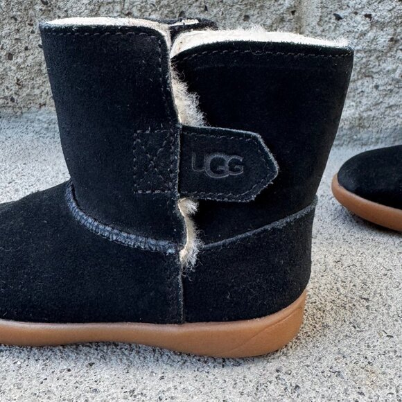 UGG AUSTRALIA Kids Keelan Boots Unisex 8 EU 25 Black Suede & Sheepskin Booties - Picture 4 of 8